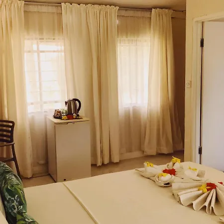 Panorama Guesthouse Apartments Beau Vallon Beach Exterior photo