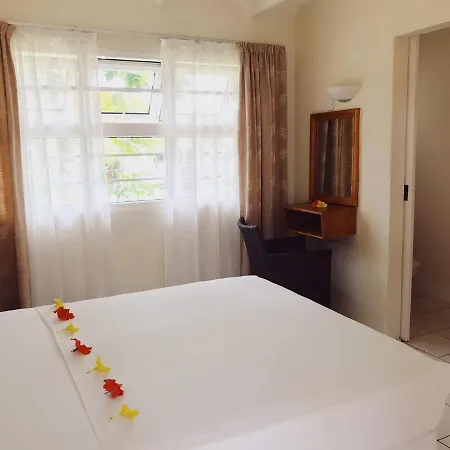 Panorama Guesthouse Apartments Beau Vallon Beach Exterior photo
